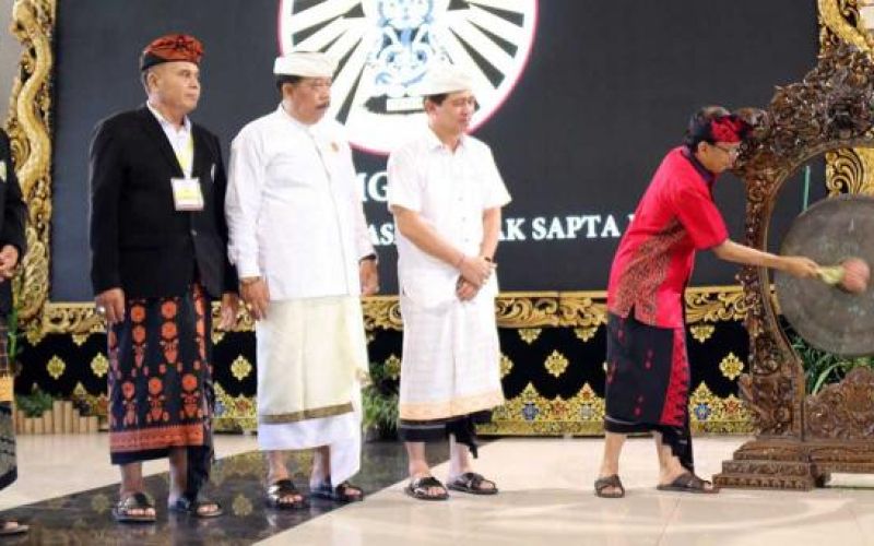 Hadiri Lokasabha VIII MGPSSR Klungkung, Gubernur Bali Paparkan Nangun Sat Kerthi Loka Bali