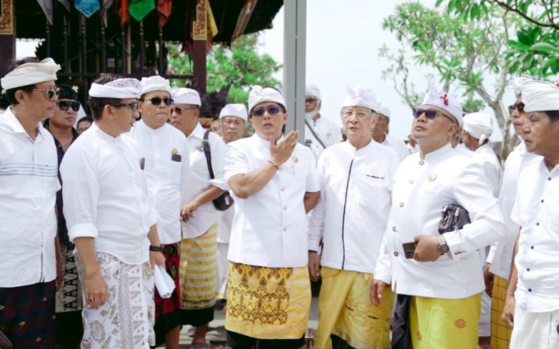 Ketua MGPSSR Bali Nyoman Giri Prasta Tinjau Progres Pembangunan Pura Punduk Dawa